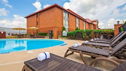 Hotel Best Western Luxbury Inn Fort Wayne