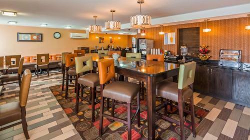 Hotel Best Western Luxbury Inn Fort Wayne