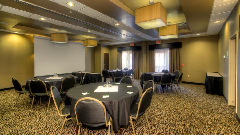 Hotel Cambria Suites