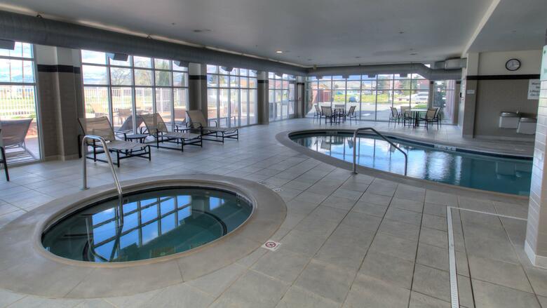 Hotel Cambria Suites