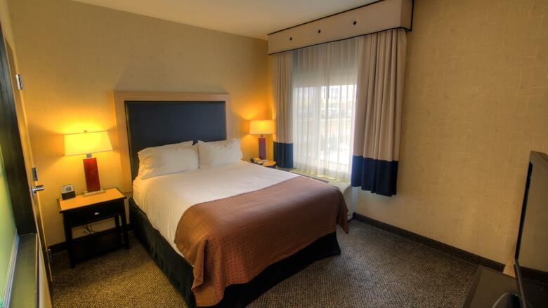 Hotel Cambria Suites
