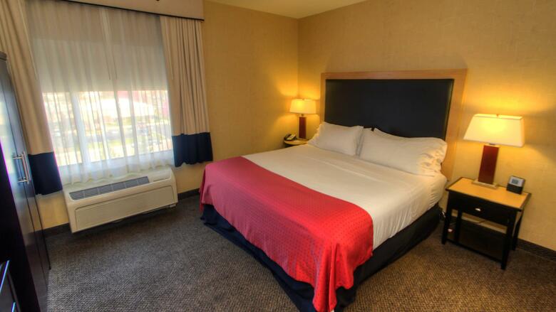 Hotel Cambria Suites