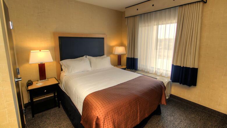 Hotel Cambria Suites