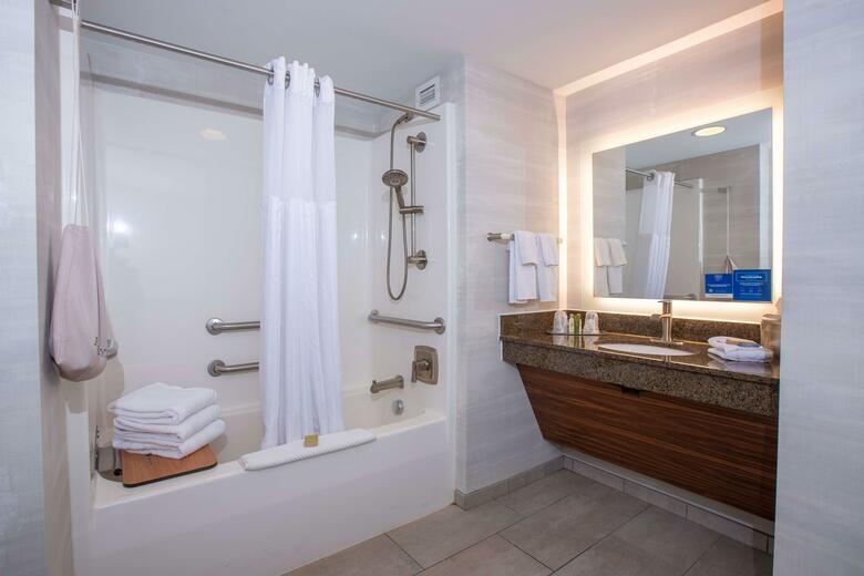 Doubletree Hotel Bay City - Riverfront