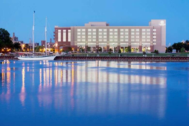 Doubletree Hotel Bay City - Riverfront