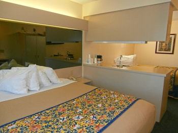 Hotel America�s Best Value Inn & Suites