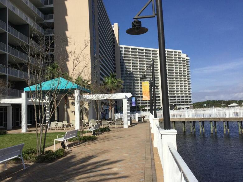Hotel Laketown Wharf