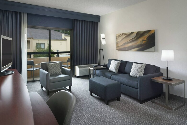 Hotel Courtyard Charlotte Arrowood