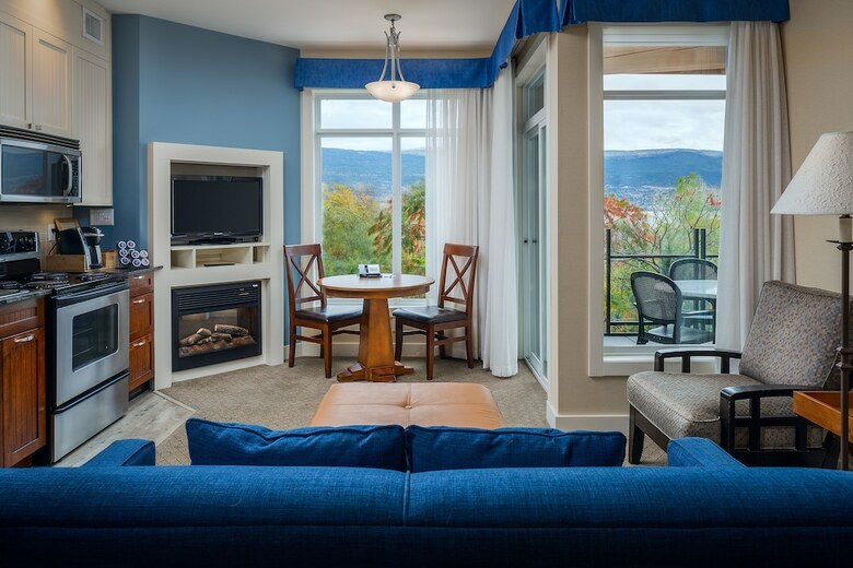 Hotel Summerland Waterfront Resort