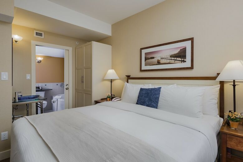 Hotel Summerland Waterfront Resort