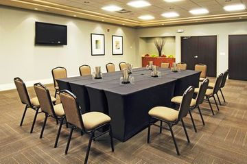 Holiday Inn Express Hotel & Suites Vaughan-southwest