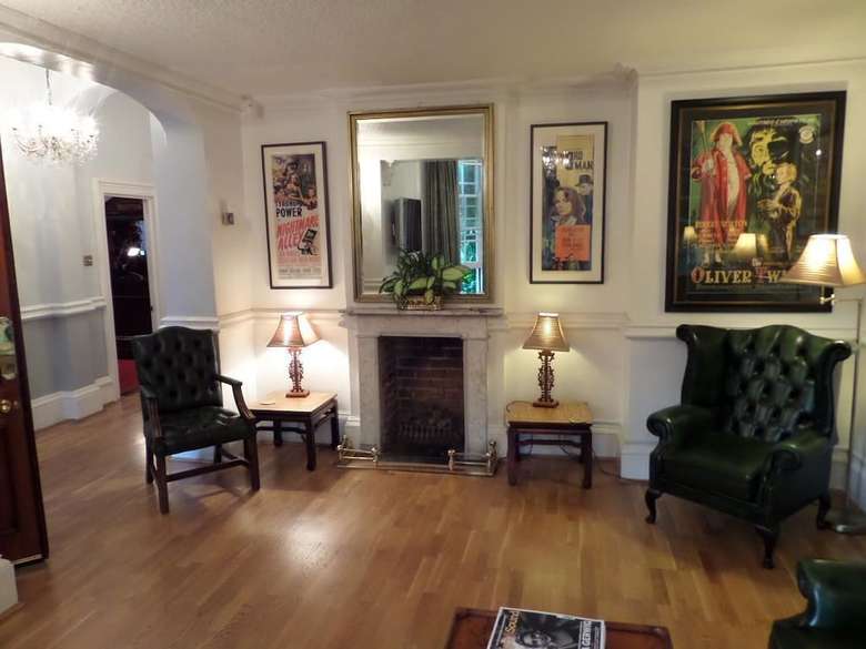 Hostal Bentley Tower Hotel