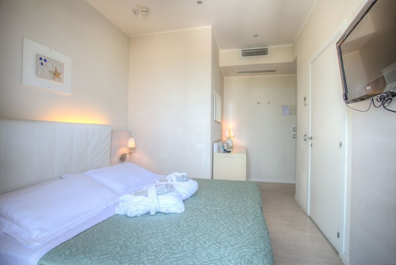 Hotel Ferretti Beach