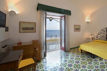 Residencia La Caravella On Positanos Beach