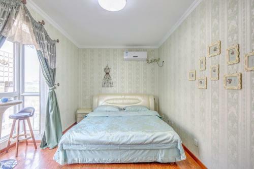 Xi'an Zhonglou Two-bedroom Apartment