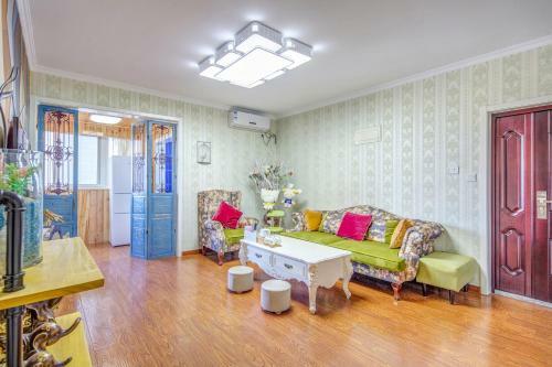 Xi'an Zhonglou Two-bedroom Apartment