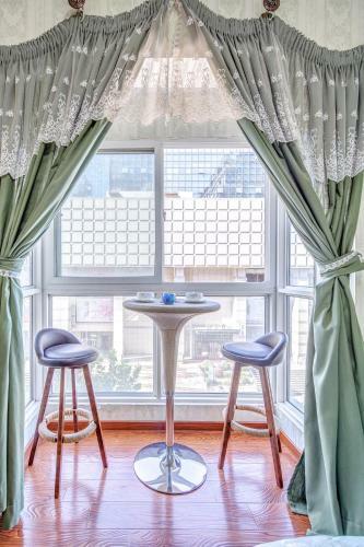Xi'an Zhonglou Two-bedroom Apartment