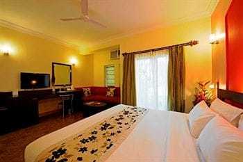 Hotel Whispering Palms Beach Resort