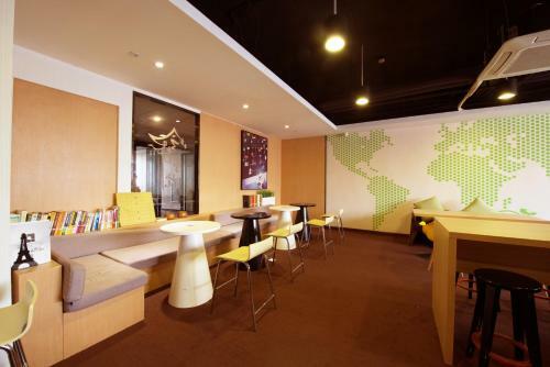 Iu Hotel Shenyang Railway Station Sk Transfer Center