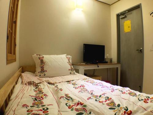 Hostal J Garden House