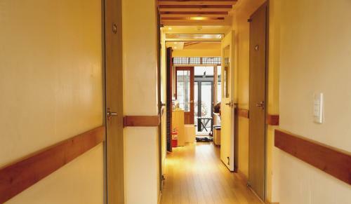 Hostal J Garden House