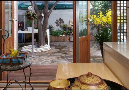Hostal J Garden House