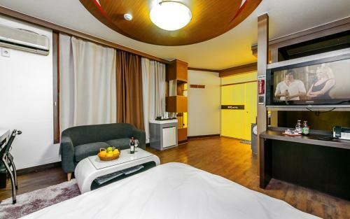 Mk Hotel