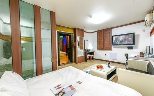Mk Hotel