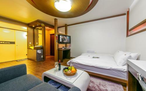 Mk Hotel