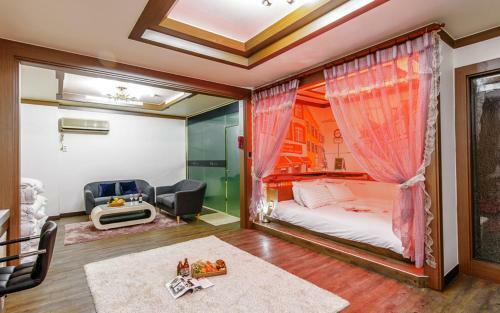Mk Hotel