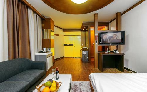 Mk Hotel