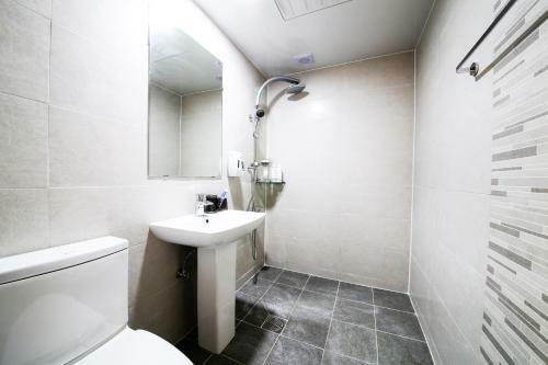 Hostal G House Mini Hotel & Guesthouse