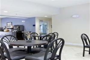 Hotel Microtel Inn & Suites