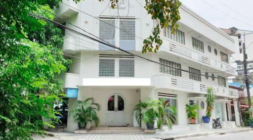 The Clipper Hotel