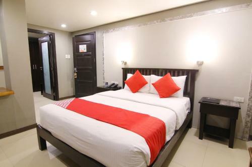 Artina Suites Hotel