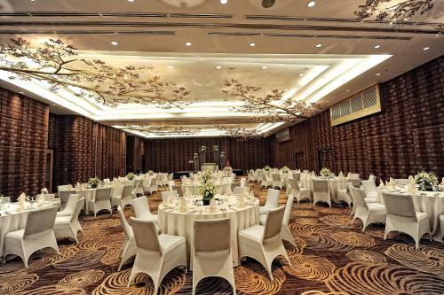 Acacia Hotel Manila