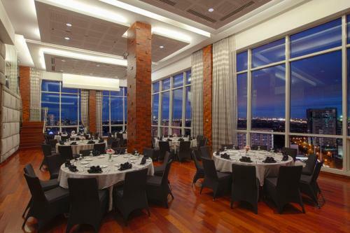Acacia Hotel Manila