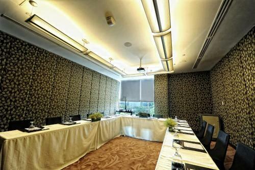 Acacia Hotel Manila
