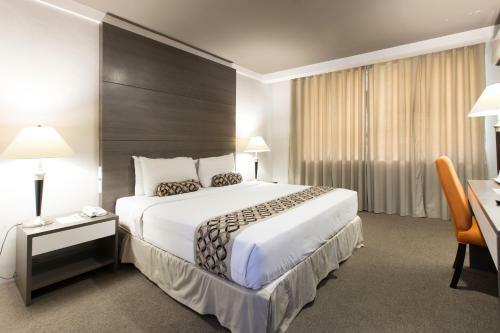 88 Courtyard Hotel