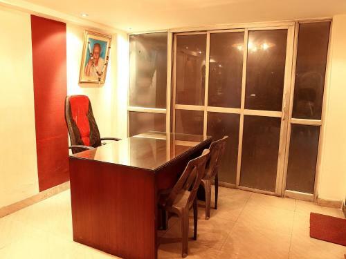 Hotel Oyo Premium Malviya Nagar Airport