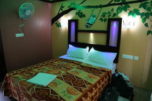 Hotel Beach Paradise Day Cruise Houseboat