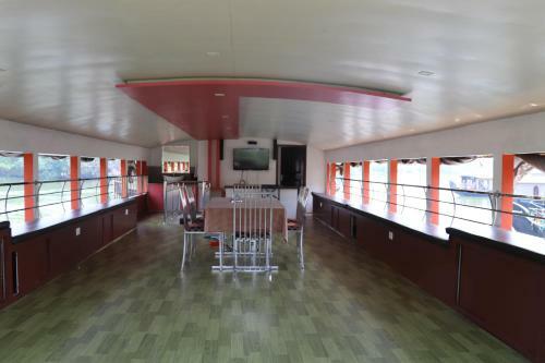 Hotel Beach Paradise Day Cruise Houseboat
