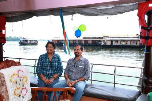 Hotel Beach Paradise Day Cruise Houseboat