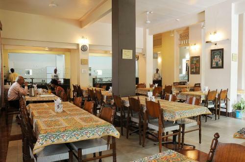 Hotel Arya Niwas
