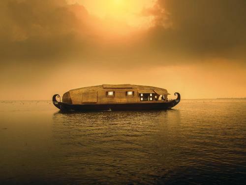 Punnamada Houseboat