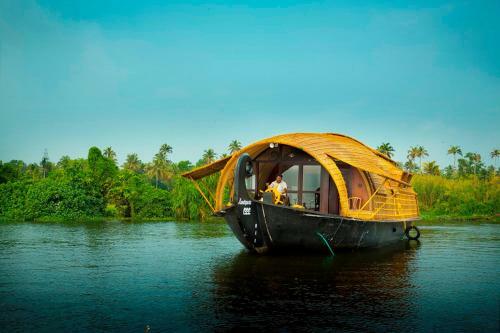 Punnamada Houseboat