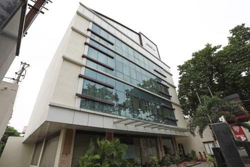 Hotel Oyo Premium Cantonment Jail Road