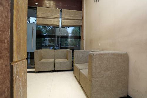 Hotel Oyo Premium Cantonment Jail Road