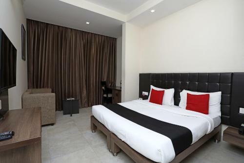 Hotel Oyo Premium Cantonment Jail Road