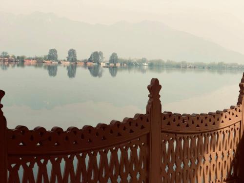 Monarch Group Of Houseboats